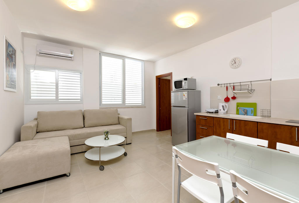 Home4Trip Bat Yam Ruang foto