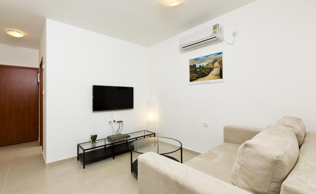 Home4Trip Bat Yam Ruang foto